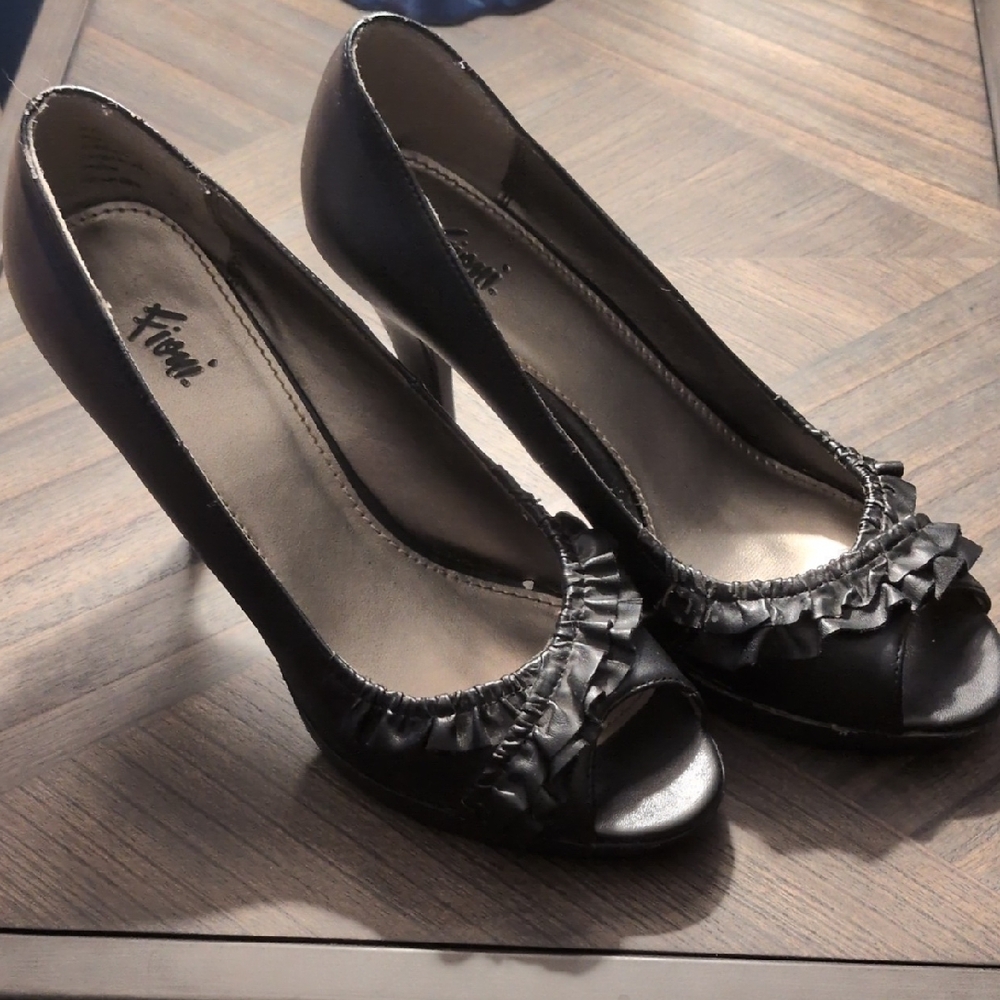 FIONI Clothing Black Ruffle Peep-Toe Stiletto Heels
